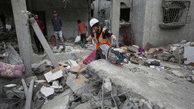 Photo of الغزّيون يطالبون بفرق دولية لانتشال جثامين آلاف الشهداء تحت الأنقاض