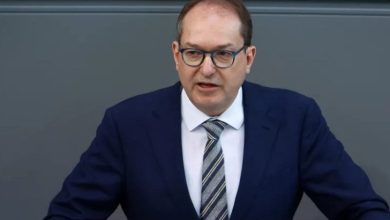 Photo of وزير الداخلية الألماني يؤيد سحب الجنسية من مؤيدي حركة “حماس”