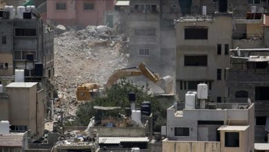 Photo of مستوطنون يهدمون 4 بركسات في تجمع الحثرورة شرق القدس