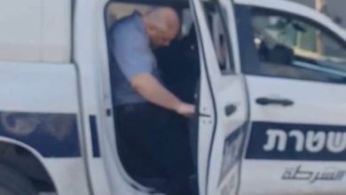Photo of بسبب نشاطه الإغاثي… اعتقال مدير مدرسة في أم الفحم أمام طلابه ومعلميه