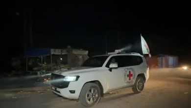 Photo of الصليب الأحمر والقسام يعاينان موقع جثة أسير إسرائيلي وسط ضغوط تل أبيب لاستعادة كافة الأسرى