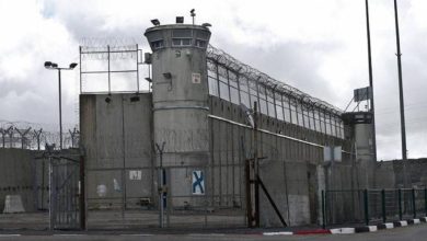 Photo of الأسرى في معسكر “جلعاد” يعانون البرد والجوع والتعذيب اليومي