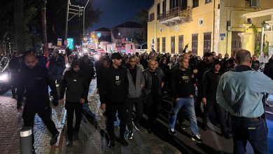 Photo of المحكمة تُفرج عن مشتبهين بالاعتداء العنصري على عائلة أبو شحادة في يافا بشروط مقيّدة