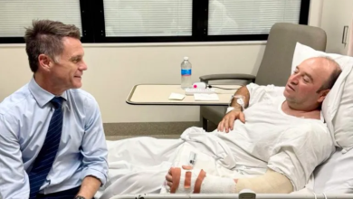 Photo of 5 رصاصات ومشاهد لا تُصدَّق.. والدا “بطل” هجوم سيدني المُميت يتحدثان للإعلام