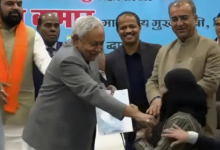 Photo of رئيس وزراء بيهار الهندية ينزع نقاب طبيبة مسلمة ويثير غضبا واسعا (شاهد)