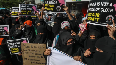 Photo of أمنستي تدين “بشكل قاطع” سحب مسؤول هندي حجاب امرأة مسلمة