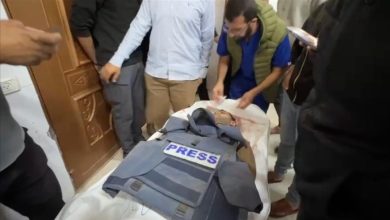 Photo of الاحتلال يقتل صحفيا فلسطينيا بغزة