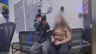 Photo of تعطل سلاح ينقذ ضابط شرطة من إطلاق نار في ولاية أوهايو الأمريكية (شاهد)