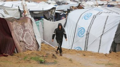 Photo of الدفاع المدني بغزة: تلقينا ألف مناشدة من نازحين غمرت الأمطار خيامهم