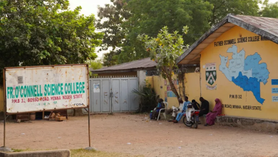 Photo of الإفراج عن 100 تلميذ مختطف في نيجيريا