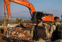 Photo of طوبا الزنغرية: هدم جدار بطول 200 متر يحيط بمجمع منازل