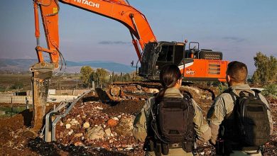 Photo of طوبا الزنغرية: هدم جدار بطول 200 متر يحيط بمجمع منازل