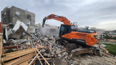 Photo of طمرة: عائلة تهدم منزلها تجنبًا لتكاليف الهدم الإسرائيلي