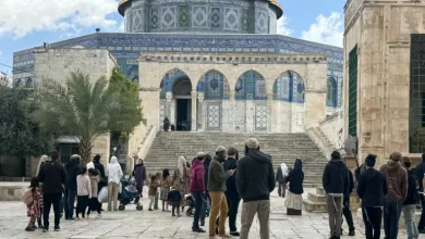 Photo of عشرات المستوطنين يقتحمون المسجد الأقصى وسط حماية إسرائيلية مشددة