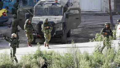 Photo of اقتحامات واعتقالات في الضفة الغربية.. والمستوطنون يواصلون الاعتداء على المزارعين