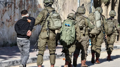 Photo of الاحتلال يعتقل 100 فلسطيني بالضفة بينهم قيادات وأسرى محررون