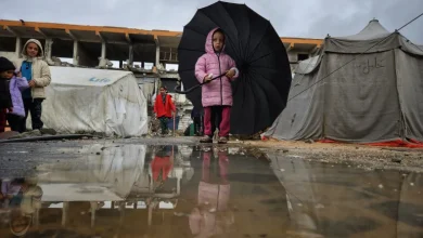Photo of القصف الإسرائيلي يتواصل على غزة ومنخفض جوي يغرق خيام النازحين ويعمّق الكارثة الإنسانية