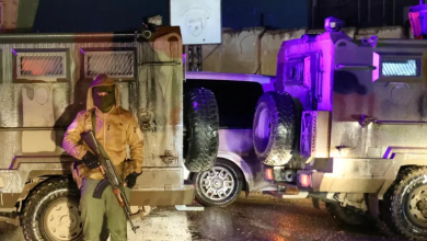 Photo of سوريا.. “25 مسيّرة” تشعل جبهة عين العرب واتهامات متبادلة بين الجيش و”قسد” (شاهد)