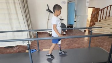 Photo of جمعية تركية تركب أطرافا صناعية لمصابين فلسطينيين من غزة