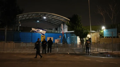 Photo of الاحتلال يخطر بقطع الكهرباء والمياه عن مباني الأونروا بالقدس