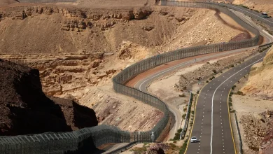 Photo of إسرائيل تزعم تفكيك شبكة لتهريب السلاح بالمسيّرات عبر الحدود مع مصر