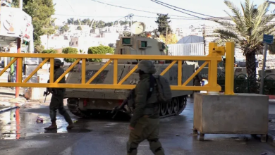 Photo of جيش الاحتلال يغلق الأحياء الجنوبية بالخليل ويعتقل عشرات الفلسطينيين