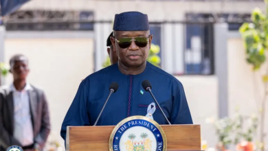 Photo of رئيس سيراليون يطلب الصفح من ضحايا الحرب الأهلية
