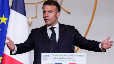 Photo of ماكرون يبلغ الرئيس السوري قلقه من التصعيد ويدعو لوقف دائم لإطلاق النار