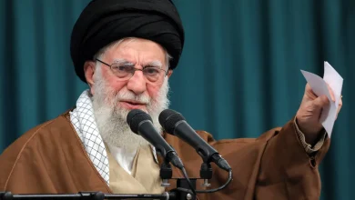 Photo of خامنئي يدعو الإيرانيين لتوحيد الصفوف ويهاجم ترامب: “يده ملطخة بدماء الإيرانيين”