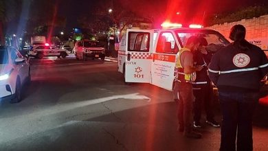 Photo of إصابة شاب بجروح خطيرة في جريمة عنف بمدينة حيفا فجرًا