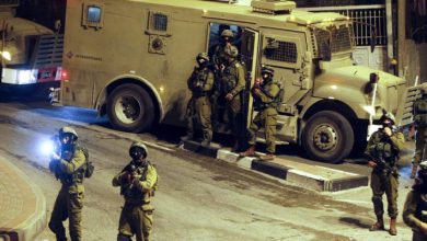 Photo of اقتحامات واعتقالات وإصابات بالاختناق في الضفة والقدس