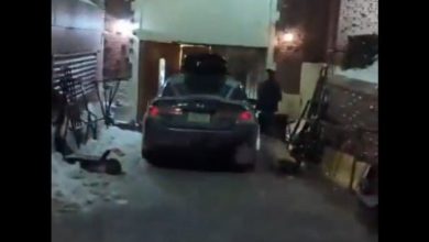 Photo of سيارة تقتحم المقر العالمي لحركة «حباد لوبافيتش» في نيويورك دون وقوع إصابات