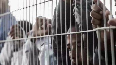 Photo of الاحتلال يحرم الأسرى في سجن عوفر من الصيام والإفطار بالوقت الصحيح