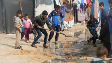 Photo of شتاء غزة.. الأمطار تُغرق خيام النازحين والاحتلال يواصل القصف