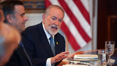 Photo of “بوليتيكو”: واشنطن تحاول احتواء الأضرار مع الدول العربية بعد تعليقات هاكابي