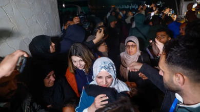 Photo of أول فوج من العائدين يدخل قطاع غزة عبر معبر رفح (فيديو)