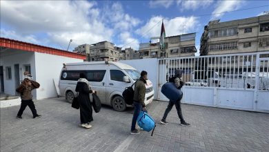 Photo of الهلال الأحمر الفلسطيني: إجلاء 15 مريضا و31 مرافقا عبر معبر رفح