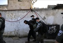 Photo of الضفة.. الاحتلال يعتقل 40 فلسطينيا بينهم برلماني سابق و3 سيدات