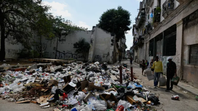 Photo of القمامة تغزو شوارع هافانا بسبب الحصار الأمريكي على الوقود (شاهد)