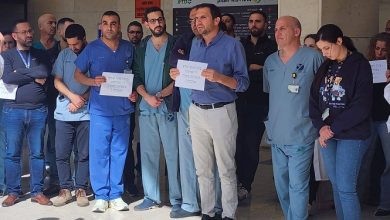 Photo of وقفات احتجاجية في مستشفيات عدة احتجاجًا على تصاعد العنف في المجتمع العربي
