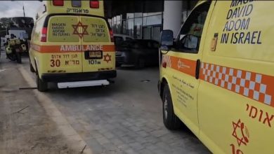 Photo of إصابة خطيرة لرجل بحادث دهس على شارع 85 في الجليل