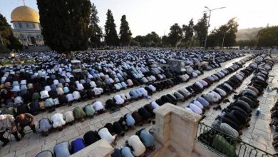 Photo of عشرات الآلاف يؤدون آخر جمعة من شعبان في الأقصى رغم القيود واقتحام مستوطنين لمحيطه