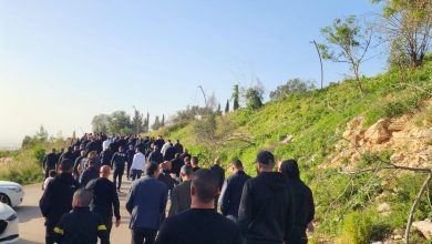 Photo of طمرة تشيّع وفاء عواد.. جنازة تحولت إلى مسيرة غضب صامتة احتجاجًا على الجريمة