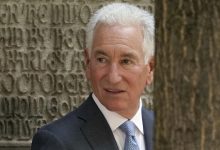 Photo of فرنسا تستدعي السفير الأمريكي بعد تصريحات حول مقتل ناشط في ليون