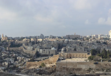 Photo of الاحتلال يواصل إغلاق الأقصى ويحاصر البلدة القديمة بالقدس (شاهد)