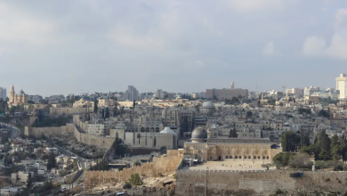 Photo of الاحتلال يواصل إغلاق الأقصى ويحاصر البلدة القديمة بالقدس (شاهد)
