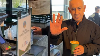 Photo of هل كان ظهور نتنياهو في مقهى الجنود الإسرائيليين خدعة بصرية؟ (شاهد)