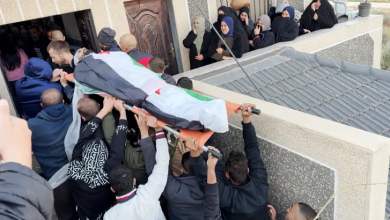 Photo of رصاص المستوطنين يتربص بالفلسطينيين في “قُصرة” (شاهد)