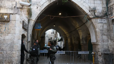 Photo of مع دخول الإغلاق شهره الثاني.. ما خطط الاحتلال بالأقصى؟ (شاهد)