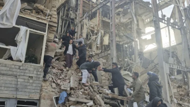 Photo of أحياء سكنية ومدارس ومستشفيات تتعرض للقصف في إيران (شاهد)